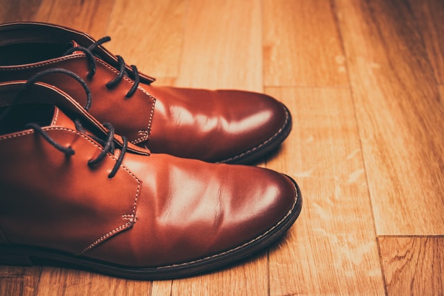 how to polish leather shoes